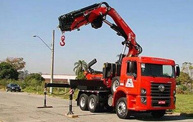 Caminhão Munck Goiânia Caminhão Munck Goiânia em operação